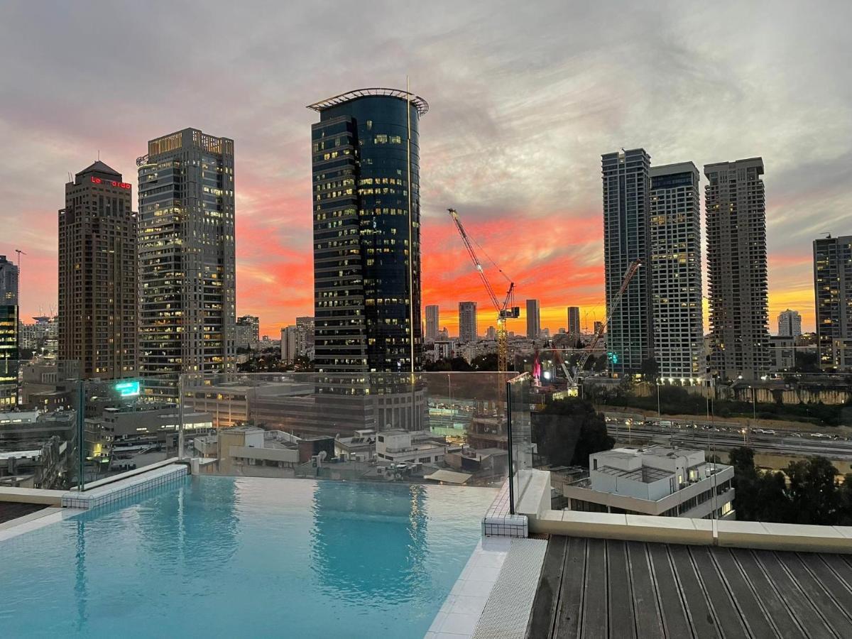 โรงแรมอินดิโก เทลอาวีฟ - ไดมอนด์ ดิสตริก Giv'atayim ภายนอก รูปภาพ View from rooftop pool at The Standard East Village