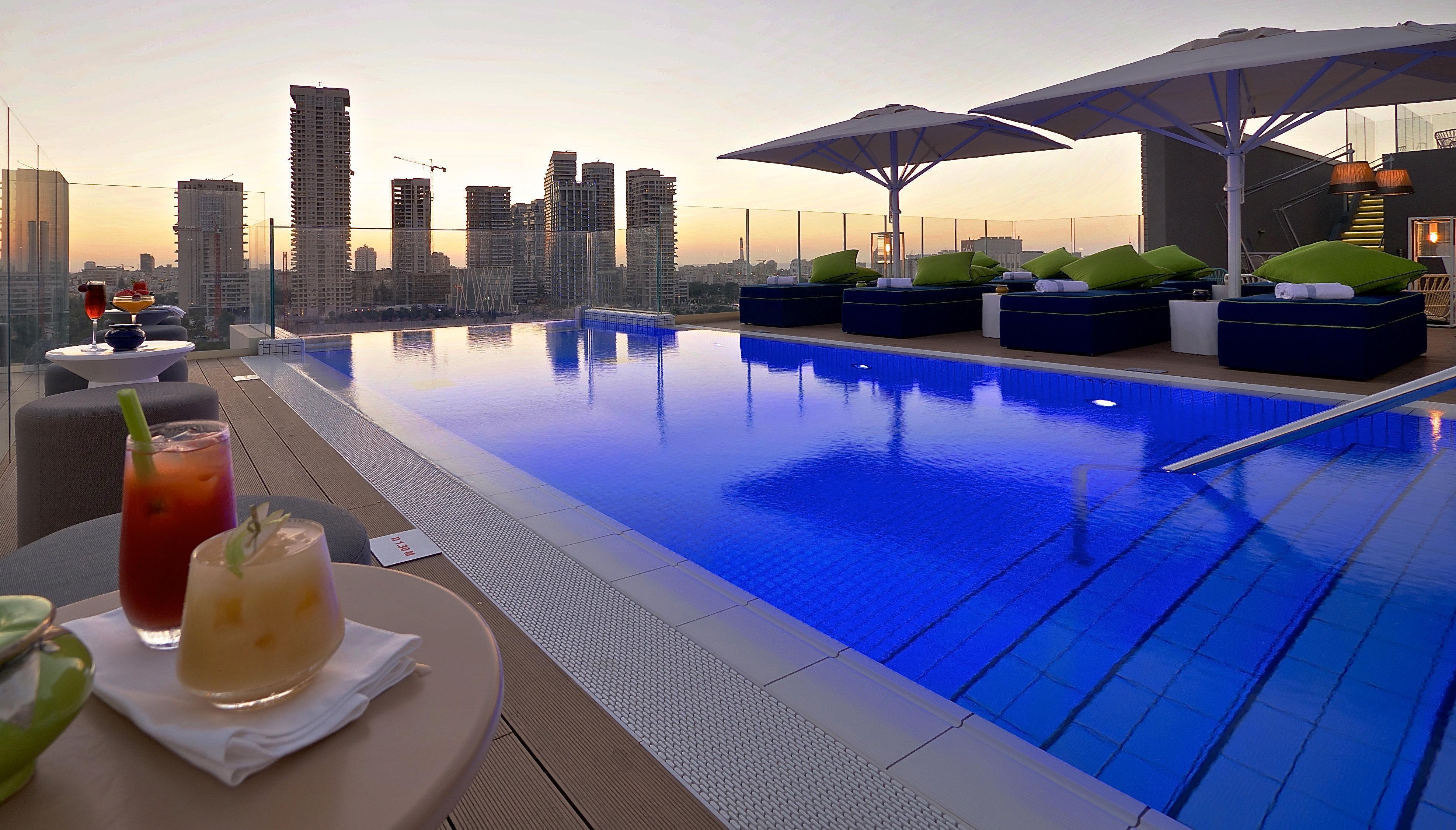 โรงแรมอินดิโก เทลอาวีฟ - ไดมอนด์ ดิสตริก Giv'atayim ภายนอก รูปภาพ Rooftop pool at the hotel