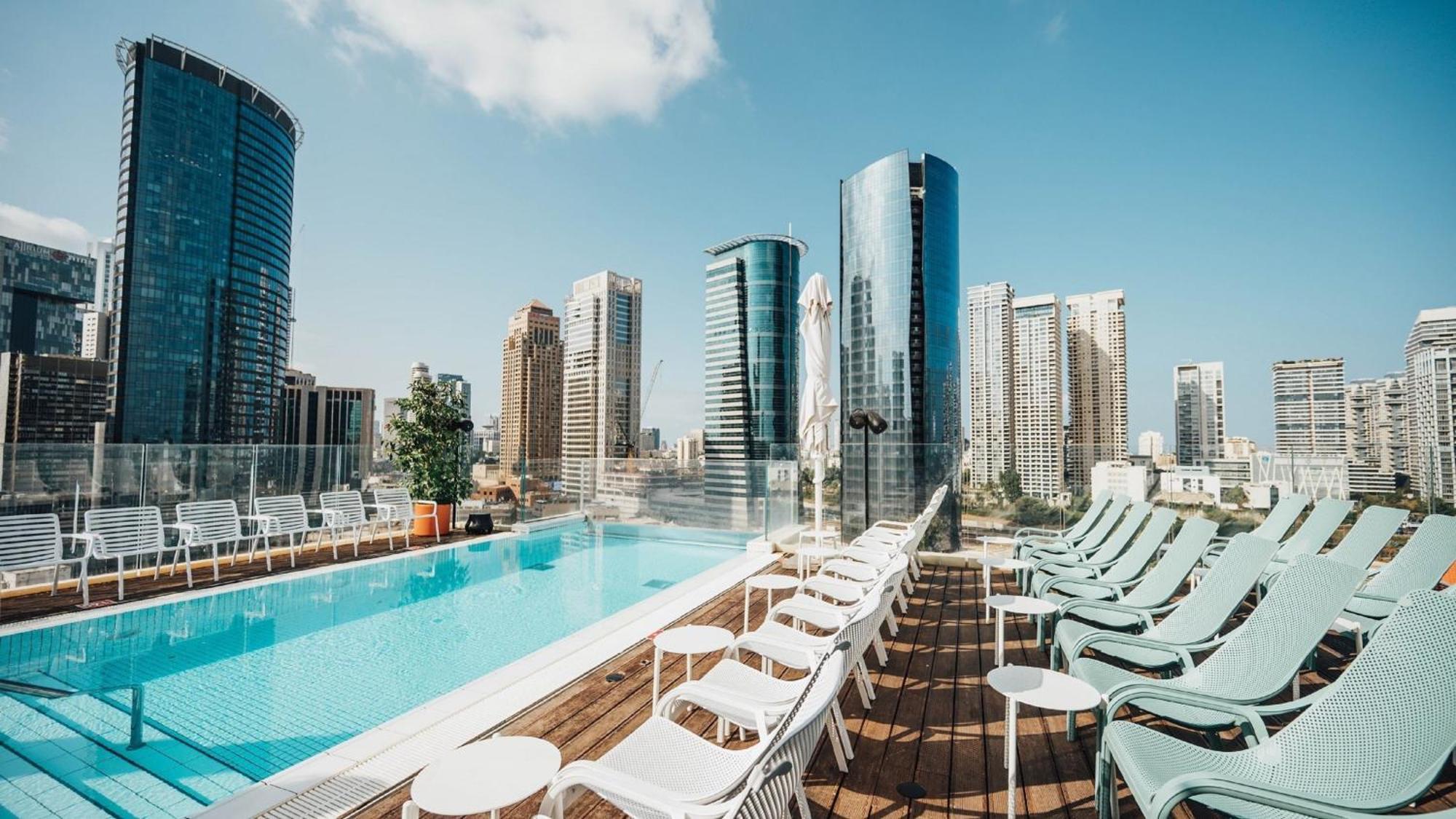 โรงแรมอินดิโก เทลอาวีฟ - ไดมอนด์ ดิสตริก Giv'atayim ภายนอก รูปภาพ Rooftop pool at the Four Seasons Hotel